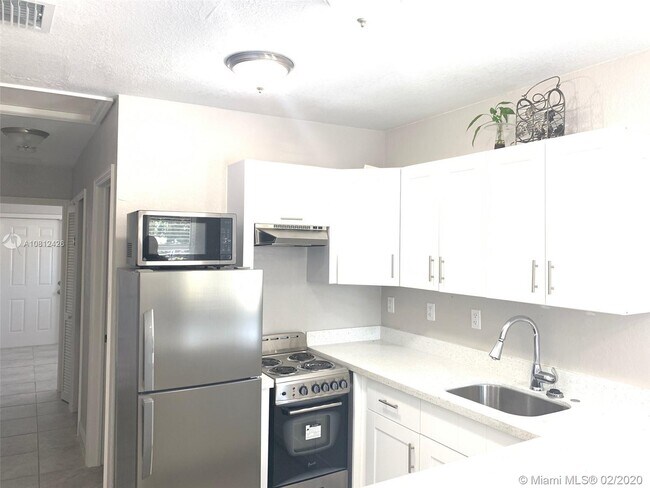 Foto del edificio - 2761 NW 45th St