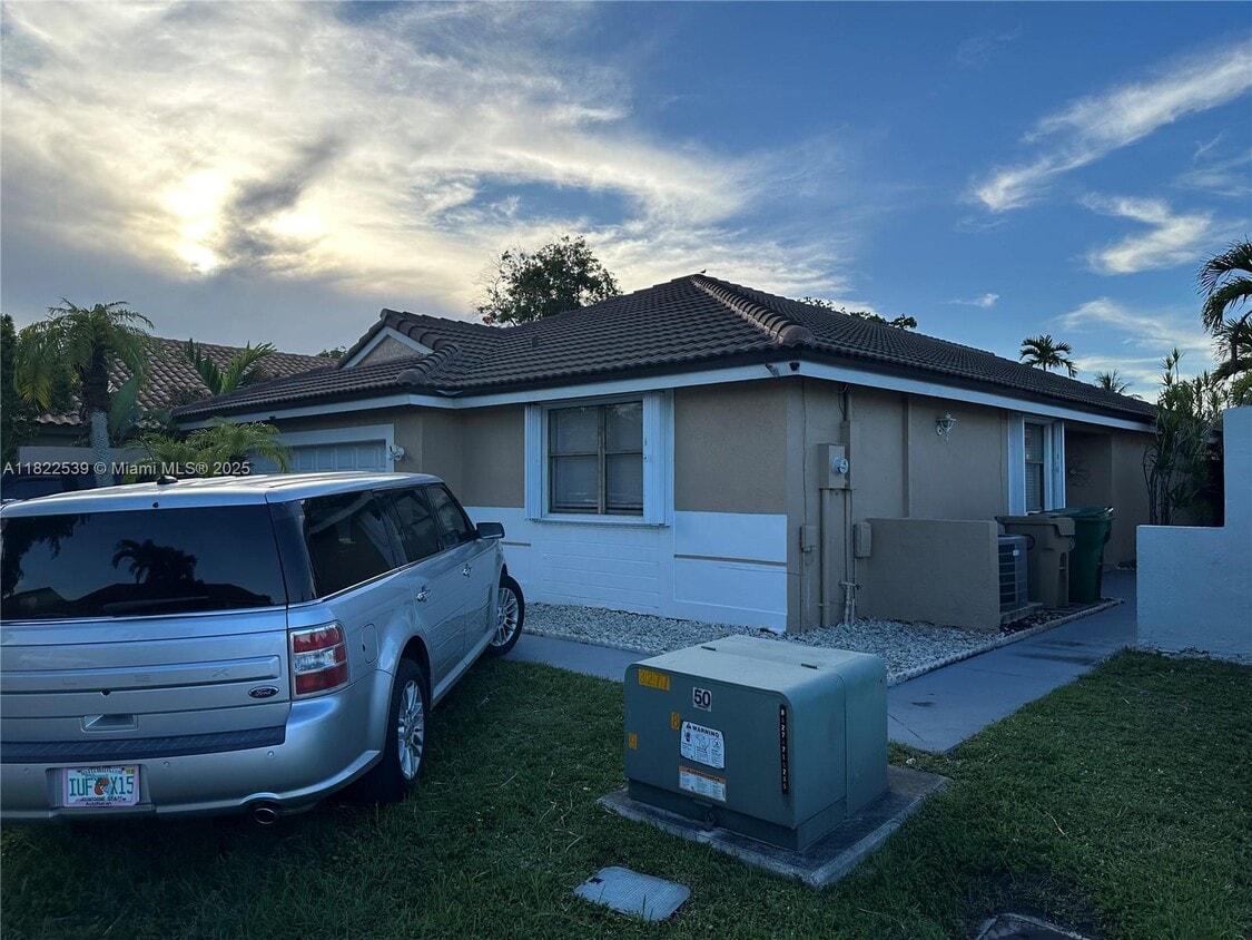 Primary Photo - 15043 Brighton Ln
