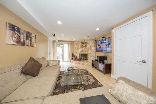Building Photo - 413 Clearmeadow Dr