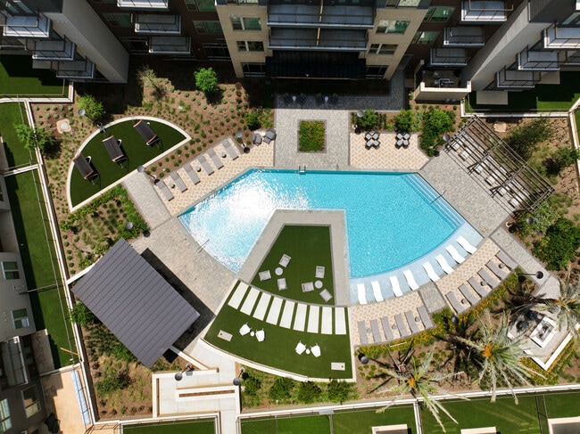 Building Photo - The Nelson