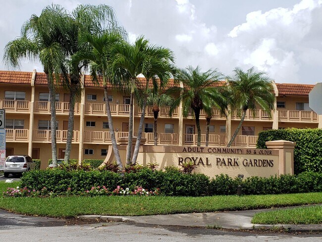 Foto del edificio - 6770 Royal Palm Blvd