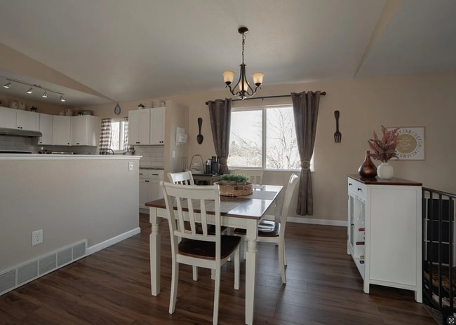 Building Photo - Single Family Home | 3 Bed 3 Bath /w walko...