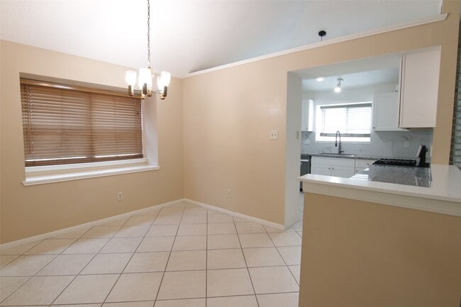 Building Photo - 6918 Glen Rosa Dr