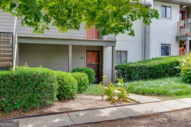 Photo - 33 Finch Trail NE House