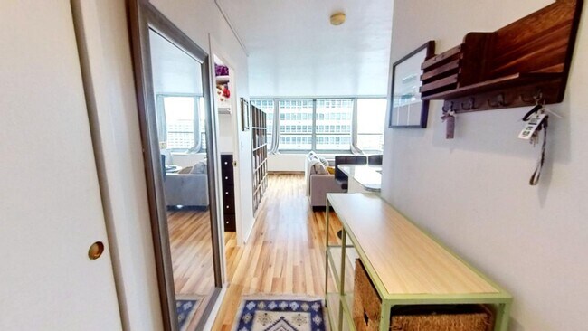 Foto del edificio - 3550 N Lake Shore Dr
