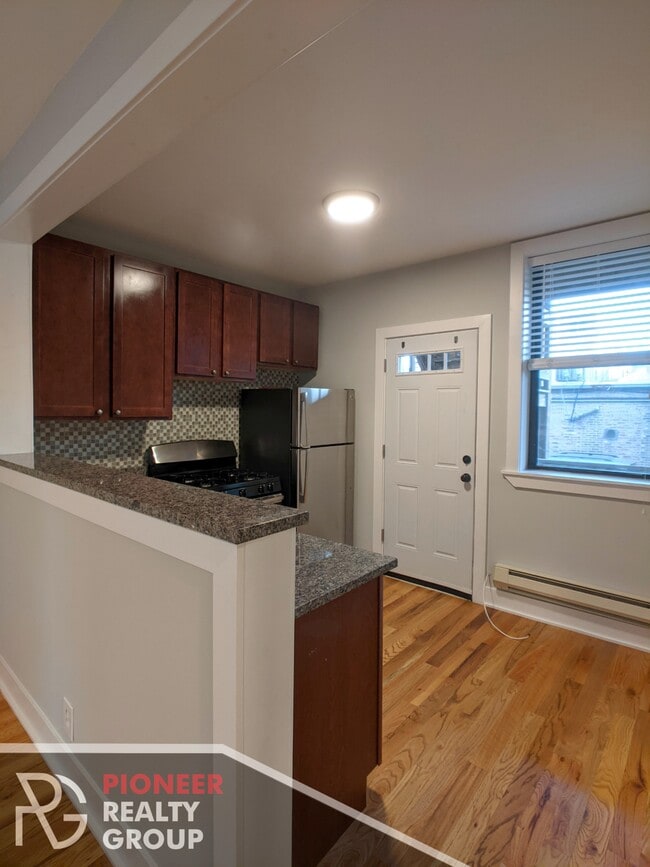 Building Photo - 4417 N Wolcott Ave