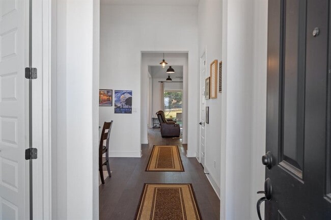 Foto del edificio - 7625 Alouette Dr