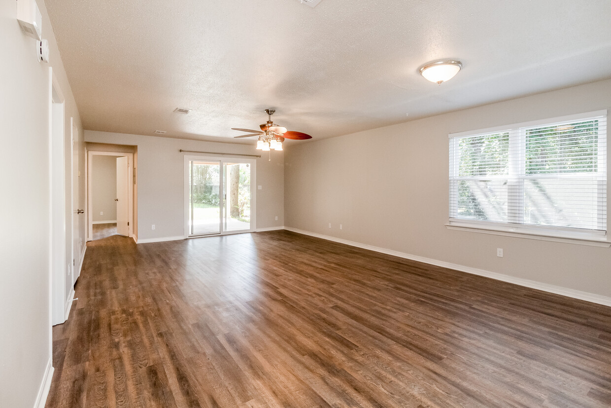 Primary Photo - 4110 Monteigne Dr