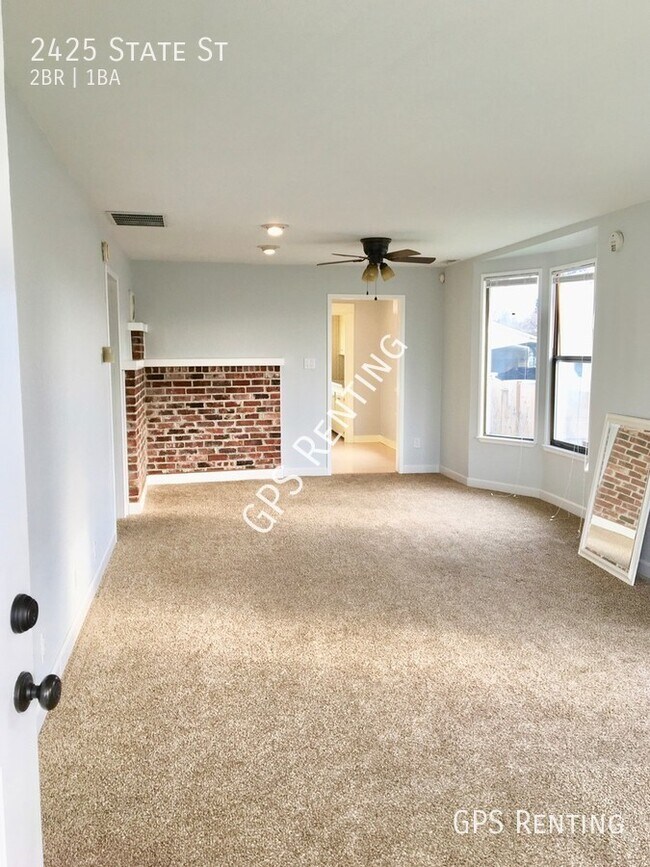 Foto del edificio - Classic 2 bedroom 1 bathroom bungalow!