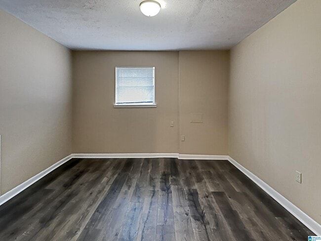 Building Photo - 2827 Arrowhead Cir NE
