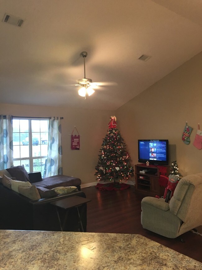 Foto del edificio - 4063 Meadow Cir