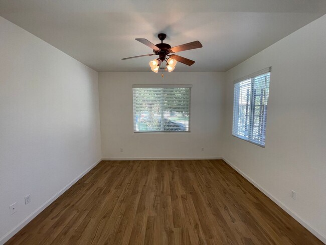 Foto del edificio - 143 Headwater Road