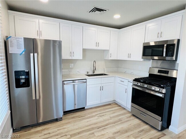 Building Photo - 7052 Mountain Meadow Ln