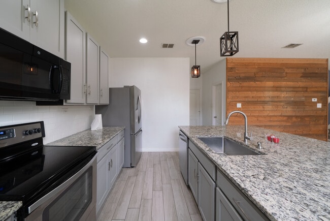 Building Photo - 9131 Canter Horse