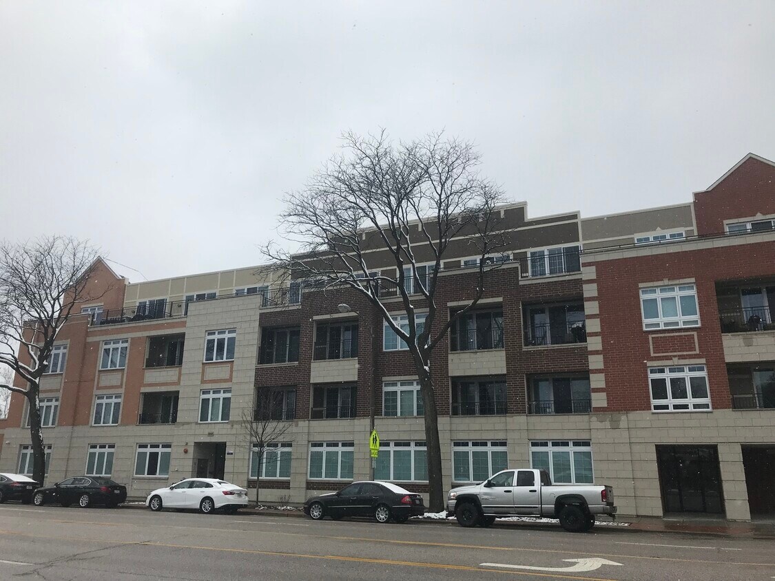 Foto principal - 1202 Waukegan Rd