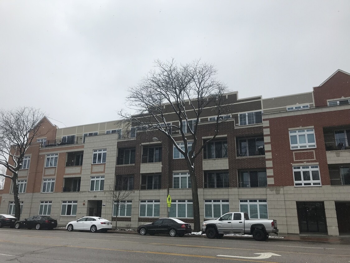 Primary Photo - 1202 Waukegan Rd
