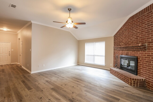 Building Photo - 112 Couch Ln