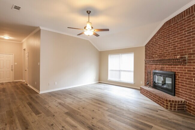 Foto del edificio - 112 Couch Ln