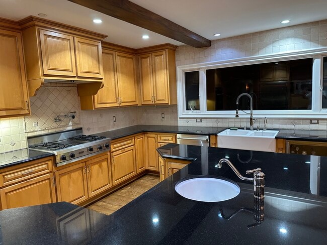 Building Photo - 466 S El Camino Dr