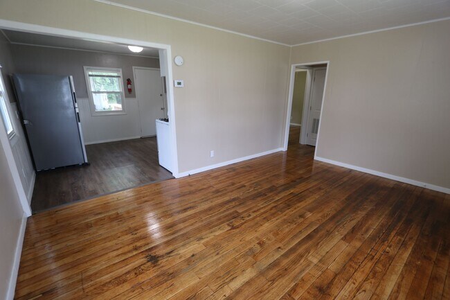 Foto del edificio - 2407-2407 Flint Hills Dr