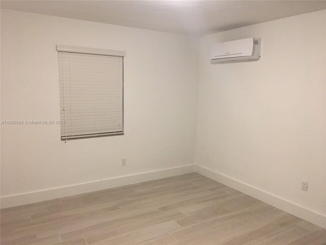 Building Photo - 19 Sidonia Ave