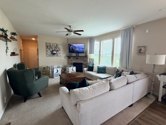 Building Photo - Home For Rent Elkhorn