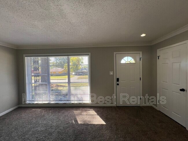 Building Photo - 196 Jeanne Dr