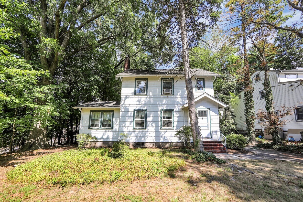 93 Huguenot Ave, Englewood, NJ 07631 House for Rent in Englewood, NJ