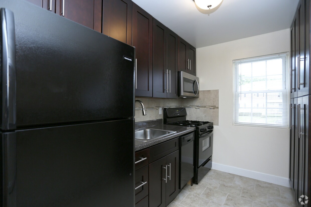 Queens Gardens Apartments Colonia, NJ