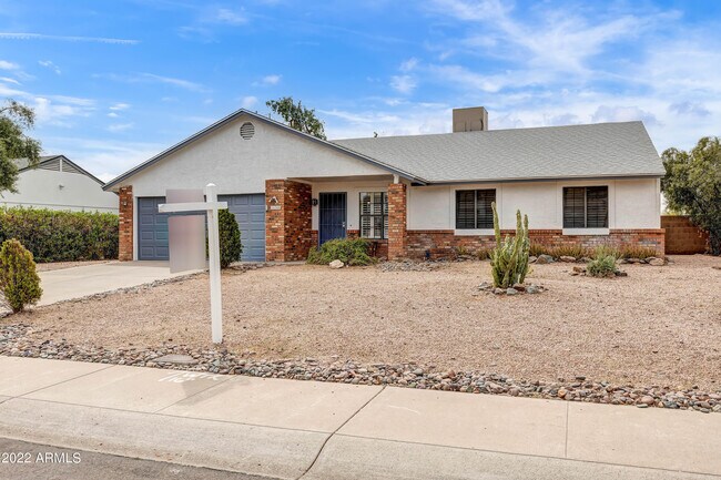 Building Photo - 16250 N 64th Pl