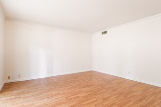 Building Photo - 6332 Chevy Chase Dr