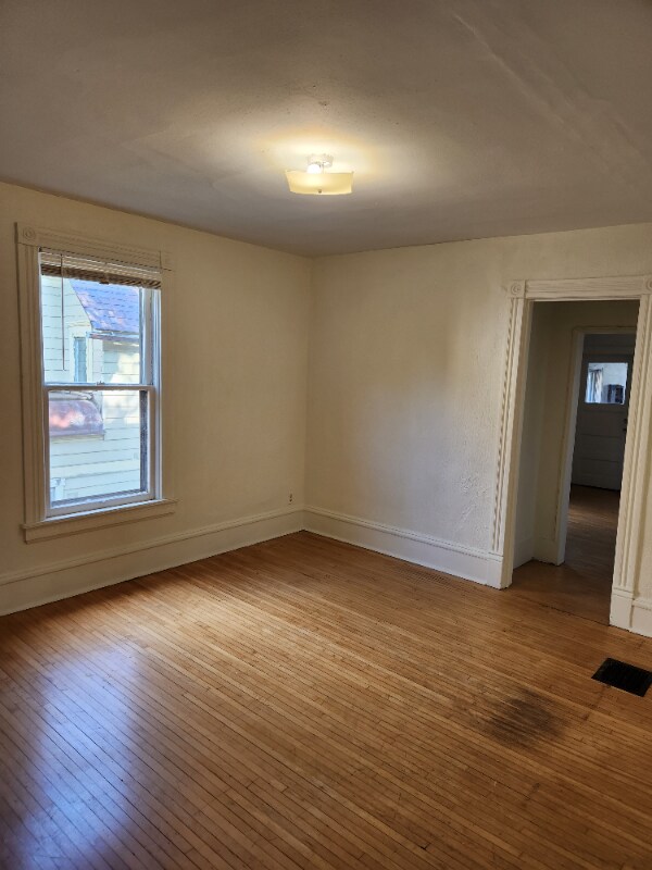 Building Photo - 209 W 33rd St