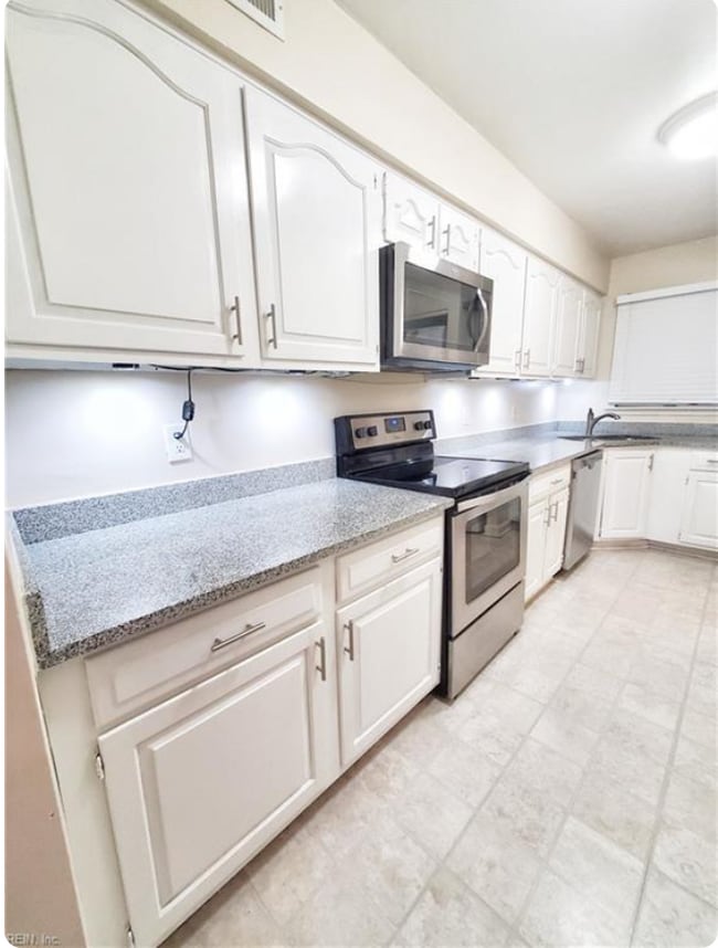 Building Photo - 849 Baldwin Ave