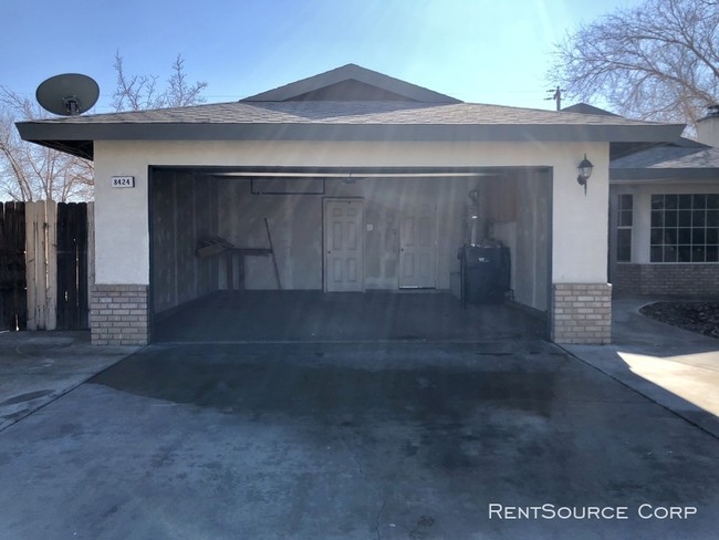 Foto del edificio - 3 Bed, 2 Bath Home For Rent in Cal City!