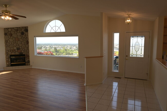 Building Photo - 3 bed 2 bath in Emerald Highlands, Sequim
