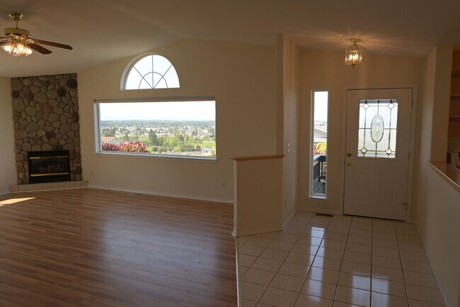 Foto del edificio - 3 bed 2 bath in Emerald Highlands, Sequim