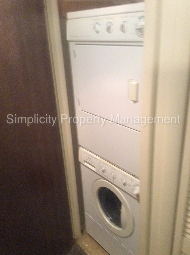 Foto del edificio - 1 bdrm 1 bath walk out basement Apartment