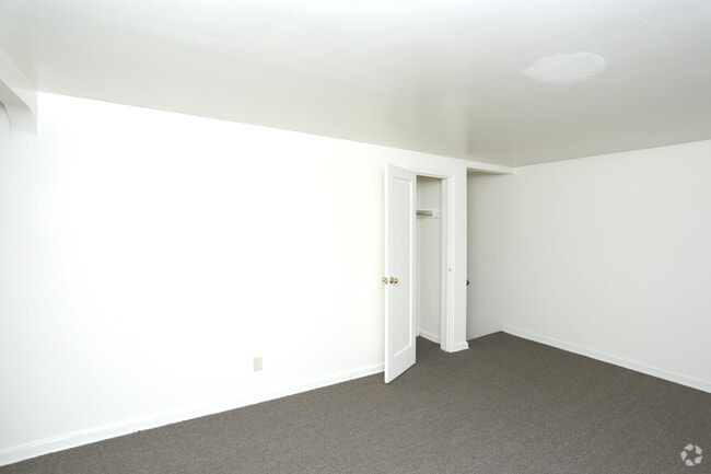 One Bedroom - Living Room - Red Oak Manor