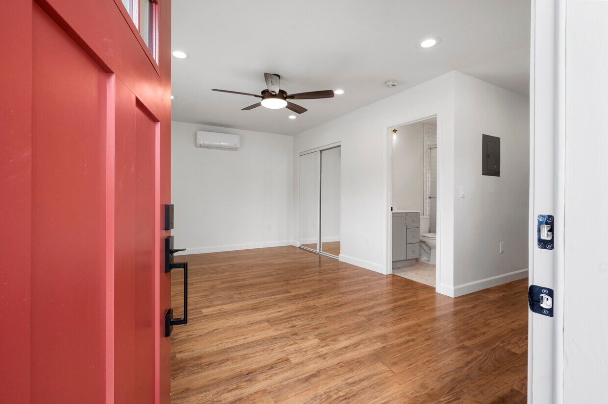 View from front door. Laminate flooring and canned lights. - 618 S Citron St
