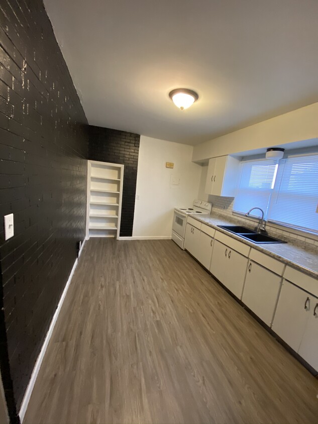 Primary Photo - 115 S 38th Ave