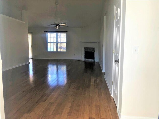 Building Photo - 1137 Yellow River Dr
