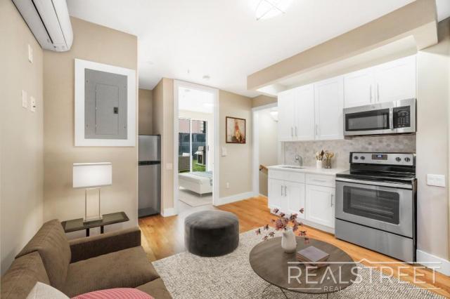 Building Photo - 3 bedroom in BROOKLYN NY 11205