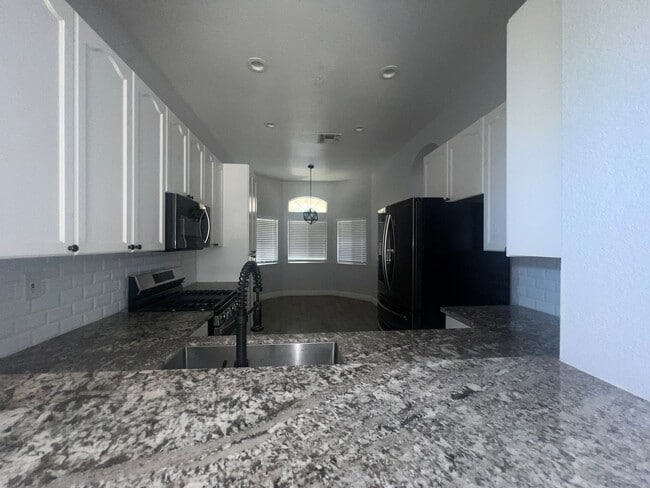 Building Photo - 9193 Rizes Way