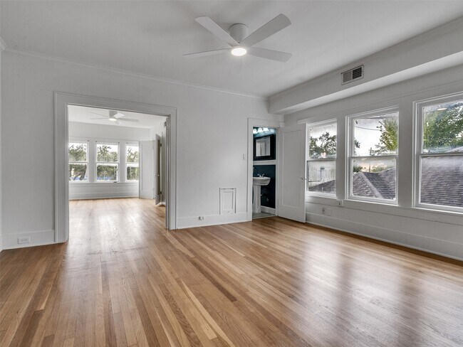 Building Photo - 1308 W Alabama St