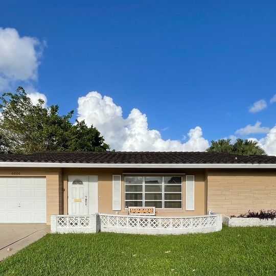 Primary Photo - 6006 NW 68th Ter