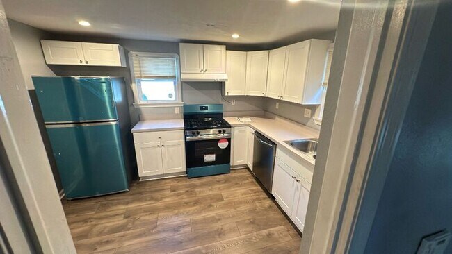 Building Photo - 3860 E 155th St