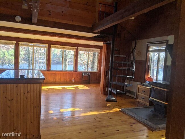 Building Photo - 2 br, 1 bath House - 42 Brewster Rd