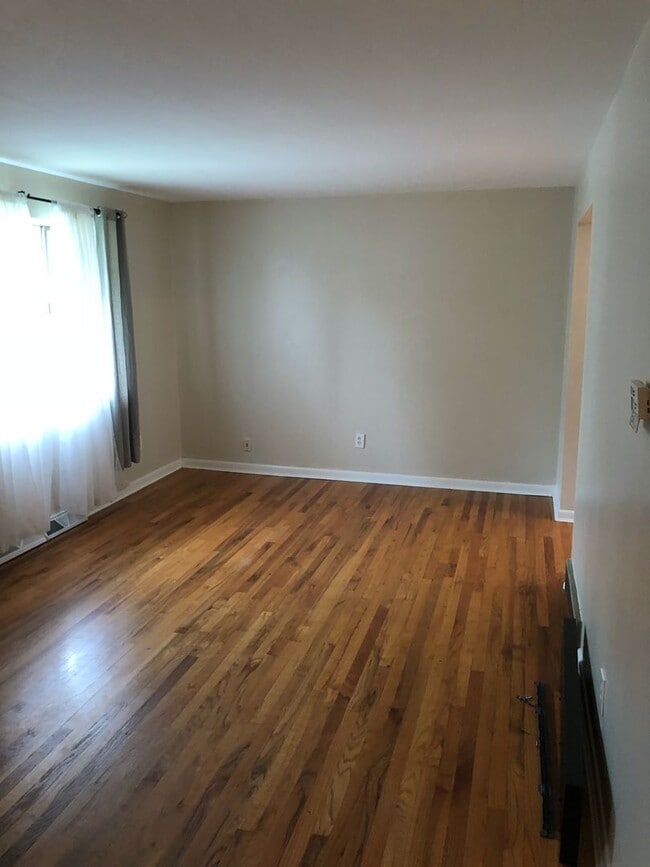 Photo - 454 Warner St House