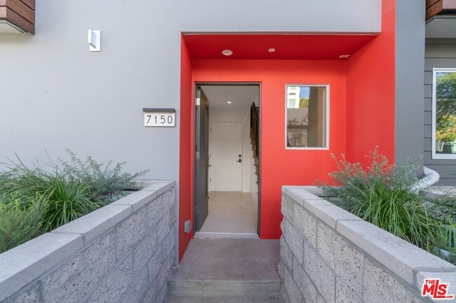 Building Photo - 7150 Willoughby Ave