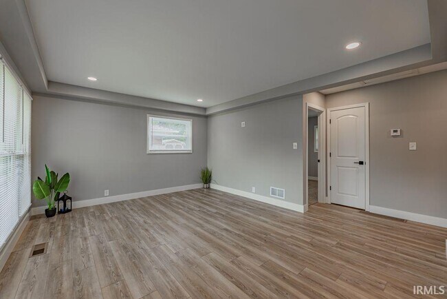 Foto del edificio - 2054 Conlin Ave